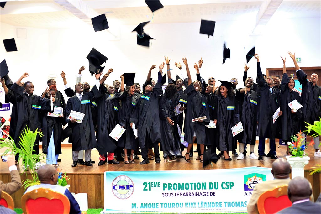 Les stagiaires de la promotion 2023-2024 lors de la cérémonie de remise des certificats.